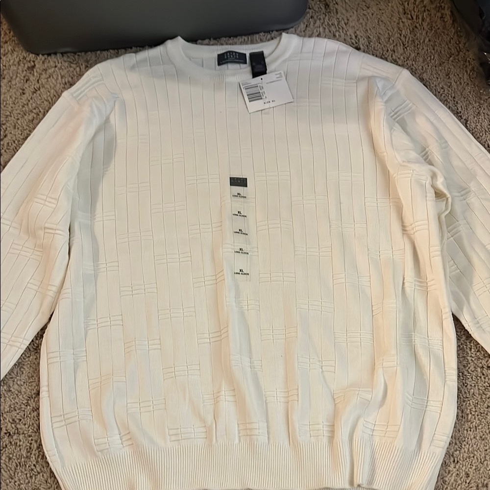 Liz Claiborne White Crewneck Sweater